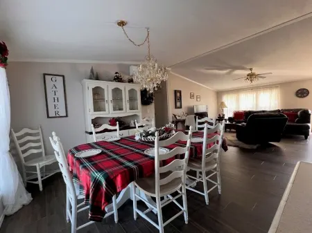 Country Living on Acreage with Pond Отели в г. Хант