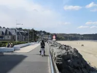 Dans Manoir Marteroy, Appartement 80m² 2 Chambres vue Mer, Plage des Rosaires Hotels in Plérin