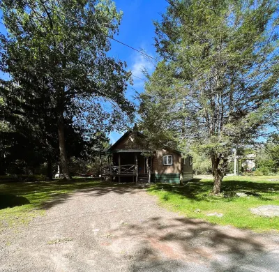 Trails Head Cabin Hotels near The Petting Zoo at Breezeway Farm
