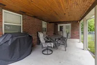 Lakeview Home in serene setting, 3 mi to Grove! Perfect for families & fishermen