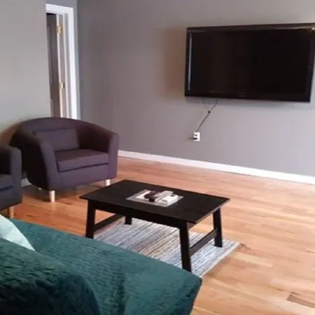 Wine Alley West Suite