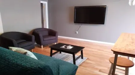 Wine Alley West Suite