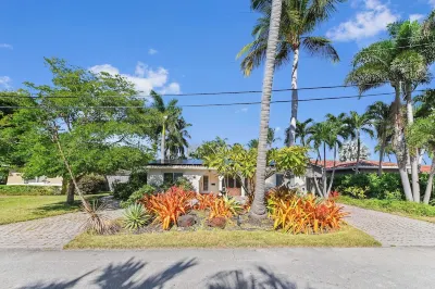 The Flamingo Villa: King BD, Fire Pit, Wifi & Arcade Game 10min to Ft.Lauderdale Hotels near To The Moon