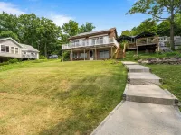 Lakefront Home on Seneca Wine Trail - Hot Tub and Sunset View Near Watkins Glen Hoteles en Hector