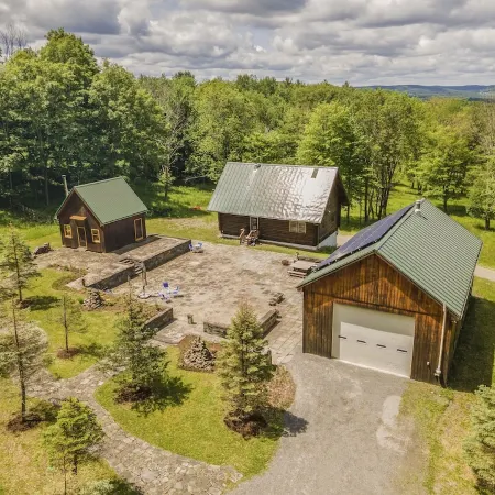 Modern Log Home Retreat and Yoga Studio, Minutes from Ithaca and Colleges