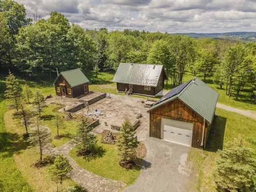 Modern Log Home Retreat and Yoga Studio, Minutes from Ithaca and Colleges