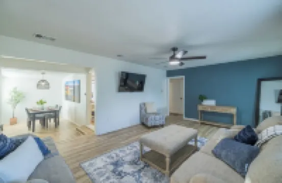 Coastal Cottage in Tech Terrace