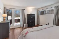 4-bedroom vacation home at Summit Village and just 19 minutes to Torch Lake