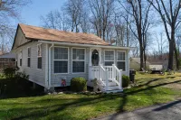 Charming Cottage by the Lake❤️ Hotel in zona Gay City State Park