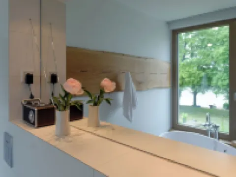 House on the Havelbogen directly on the water with canoe and jetty, terrace apartment Hotéis em Werder