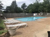 Wooded Area Near Uco & Hospitals with Neighborhood Pool. - Pools