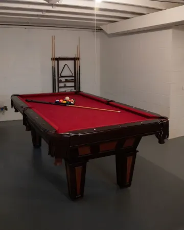 2 bedroom getaway in the heart of Mill Creek Park just a block from Newport Lake