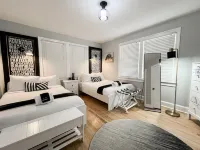 Beautifully Designed Oasis - Blocks to UF Stadium!