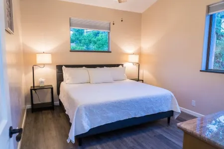 Sedona’s Famous Oak Creek Canyon Getaway Отели рядом с достопримечательностью «Парк штата Слайд Рок»