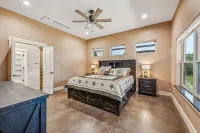 Diamond K Lodge in the Hill Country Near Glen Rose, Texas. - 4-Star