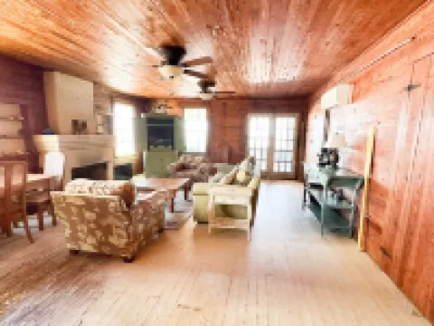 Beachfront 3bed 2bath sleeps 8. ‘25 amenity pass, linens included.