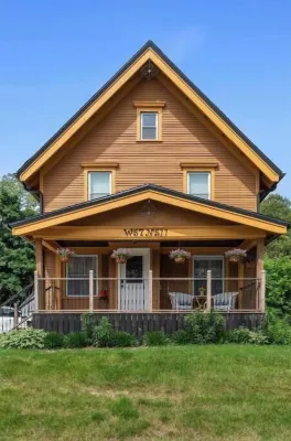 Charming duplex walkable to historic downtown Cedarburg