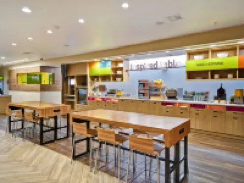 埃爾雷諾希爾頓惠庭飯店 埃爾裡諾住宿飯店