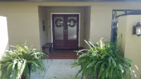 Beautiful 2500sqft Palm Harbor Home 5 miles from Beach