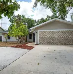 Modern 4-Bedroom House with Heated Pool and Outdoor Firepit in Sarasota. Các khách sạn gần Nathan Benderson Park