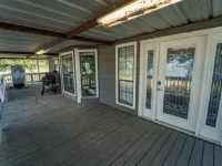 Cozy 3-bedroom beach front cabin quiet, cozy, getaway. Hotels in Stephens County