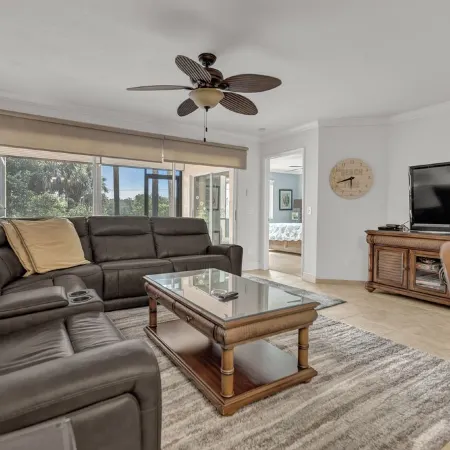 2br Condo on Park with walking access to the beach.
