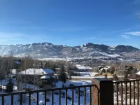 Sunny 5 Bd Mountain Home-Gorgeous View-Perfect for 2 or MultiGen Families-HotTub 서밋 파크 호텔
