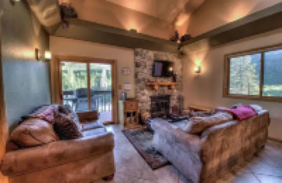 Picture Perfect Condo in the Heart of Ski Country