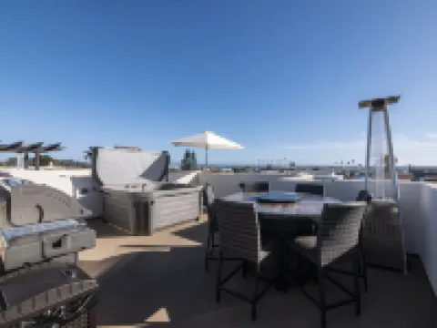 Luxury Condo in the Heart of Downtown Pismo Beach, Rooftop Spa! 322 Stimson Ave,