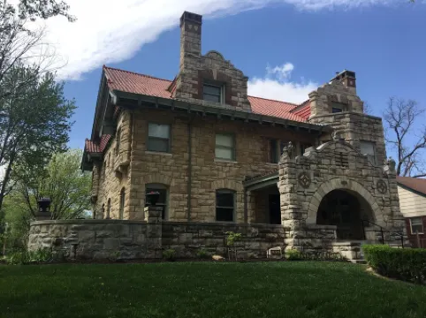 Historic mansion in the Scarritt Renaissance District Отели рядом с Международный аэропорт Канзас-Сити