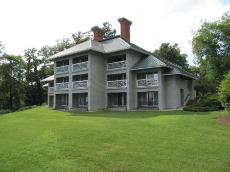 3 Bedroom, 3 Bath Condo on the James River in gated Kingsmill Отели рядом с достопримечательностью «Парк развлечений Busch Gardens»