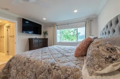 6bedroom family house with pool sauna jacuzzi Hotels near Cordova Park