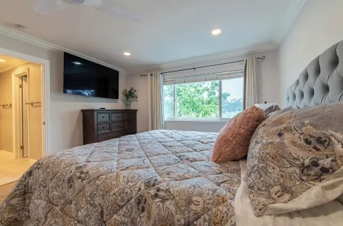 6bedroom family house with pool sauna jacuzzi