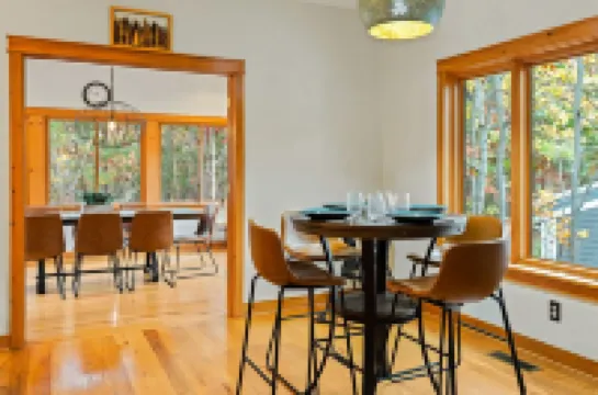 Cozy 5 Br Family Getaway with Hot Tub, Game Room, Sauna, Level 2 EV Charger!