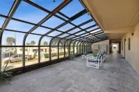 2BD/2BA Cocoa Beach Oceanfront, POOL & ALL Downtown! - مسبح خاص