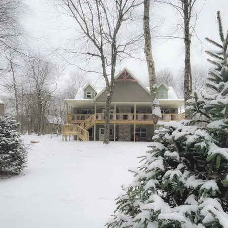 Pine Crest Lodge, 8Br 5BA Home with Beach Access, Fire Pit, & Private Hot Tub