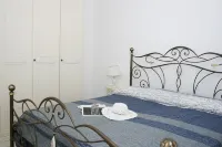 Big terrace, wood oven & barbecue -7 km from the sea - pure nature - free WiFi