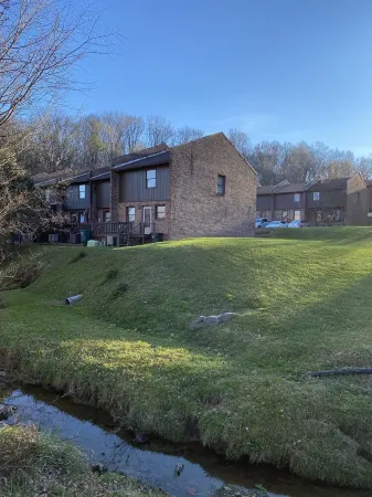 Central Bristol Condo - 3 min from downtown and the casino!