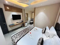 HOTEL MEENA AURUM INN Hotels near Botanical Garden of C M Science College