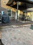 High End Townhouse 12 min walk to Campus and Downtown Hotels near Sunglass Hut