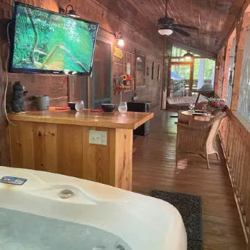 Log Cabin on Edge of National Park; Over the Top Amenities & Reviews