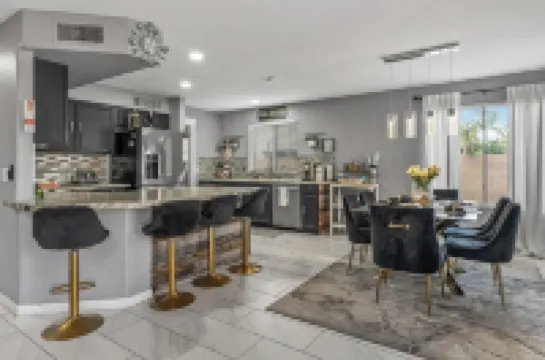 Spacious 4-bedroom house in charming Avondale with AC, WiFi Hotels in Avondale