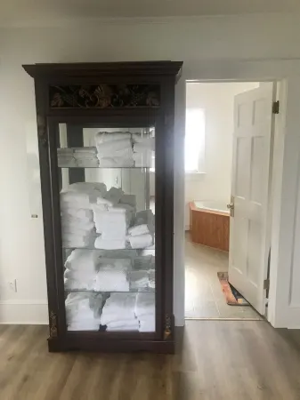 Beautiful pet friendly lodge in a quaint fishing village and sleeps 16