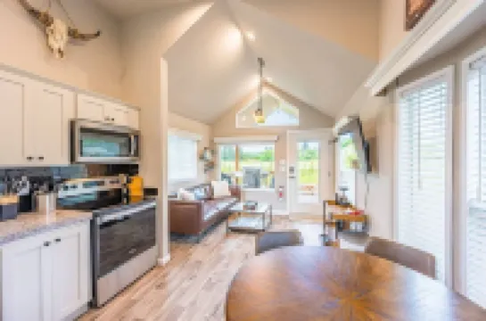 Rainforest Tiny Home Retreat Industrial #26