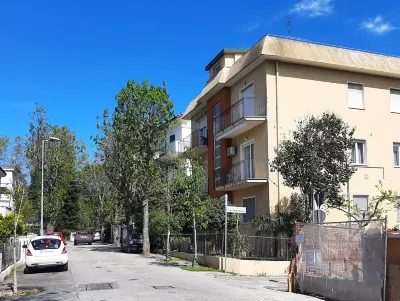 Large and bright, a stone's throw from the castle, balcony, FREE WIFI, A / C, parking space