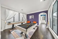 The Kirby Retreat–Luxe Stay w/ Heated Pool, King Size Beds, Garage & Games