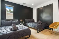 Modern Lux Villa, Private Pool, Billiards, Grill, Backyard, Design District