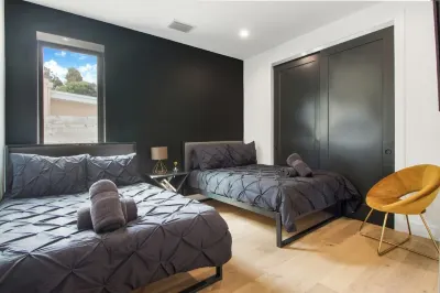 4BR Modern Villa in Design District w/Private Pool, Billiards, Grill & More!