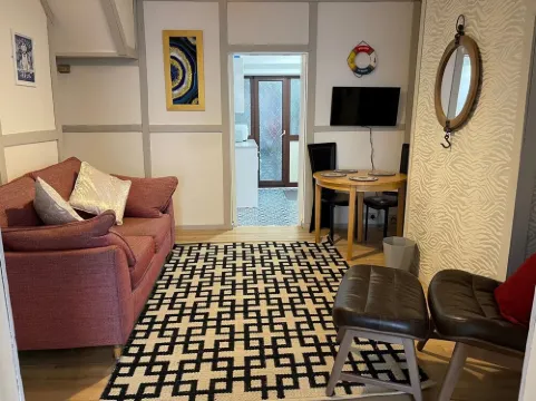 "The Eastbourne" Pet Friendly Seafront Apartment
