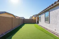 NEW 2024 HOME 3BR/2BA, 2 CAR GARAGE, LEVEL 2 EV CHARGER, 86" TV, AND  KING BED Hotels near Goodyear Ballpark